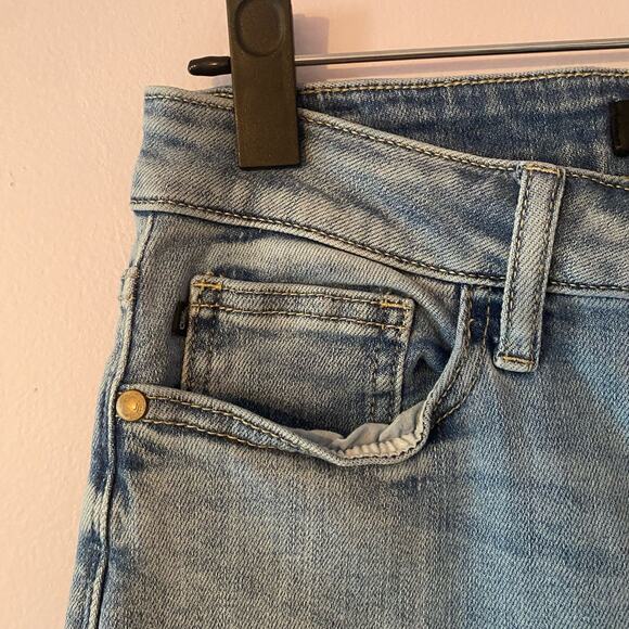 Judy Blue Women's size 28 Skinny Fit Light Wash Distressed Jeans - Picture 5 of 12